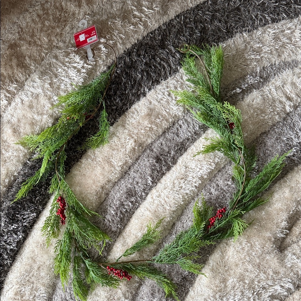 Festive Green Berry Garland